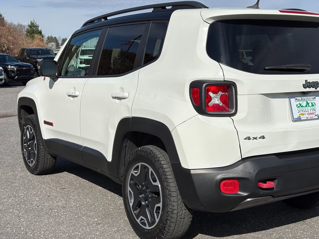 Used 2016 Jeep Renegade Trailhawk w/ Premium Trailhawk Package image 46