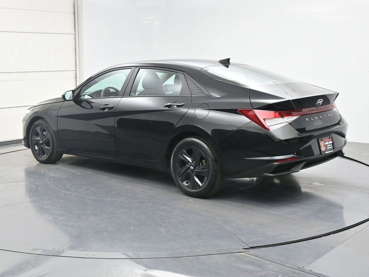 Used 2022 Hyundai Elantra SEL w/ Convenience Package FWD image 19
