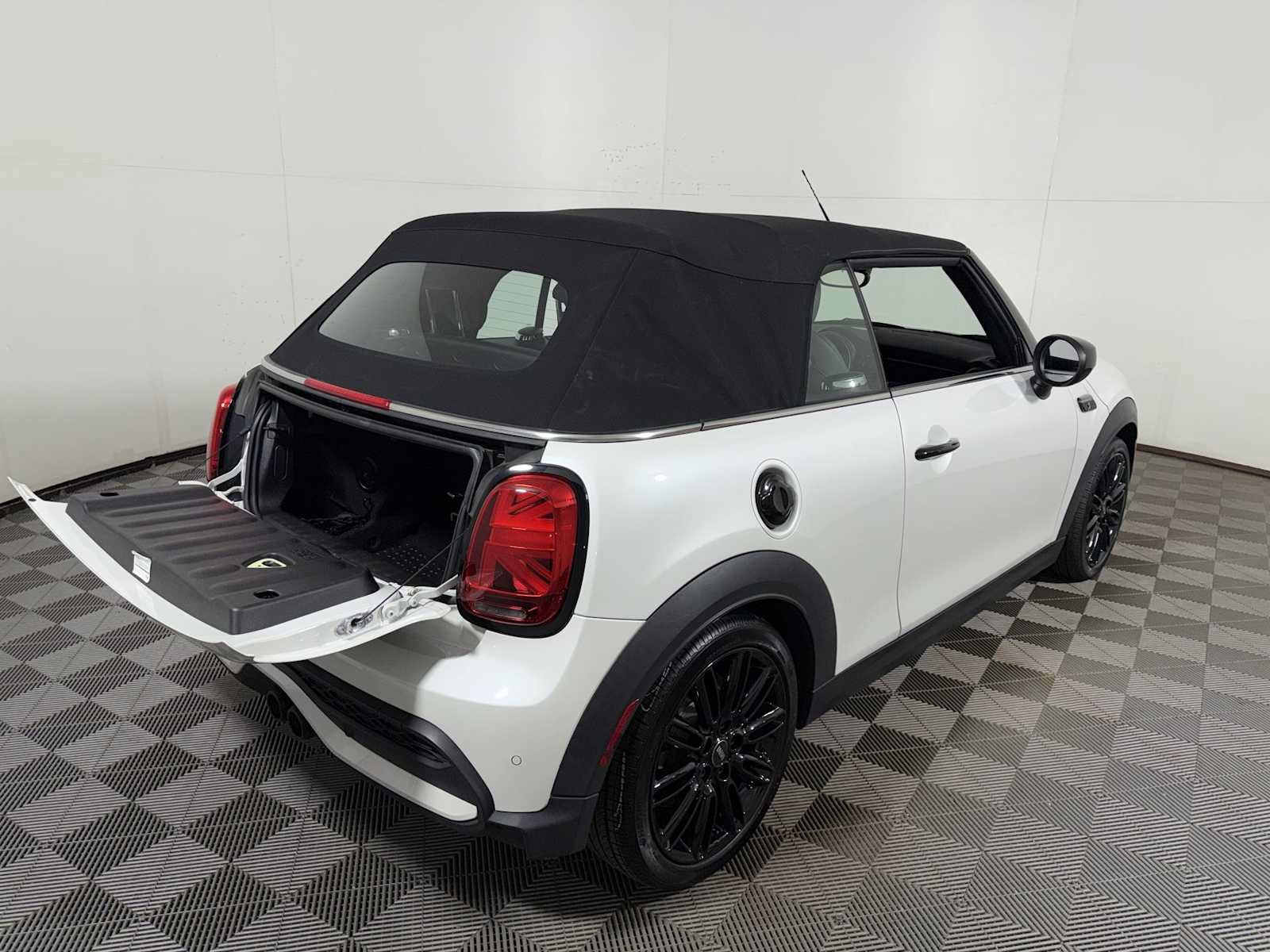 Used 2024 MINI Cooper S FWD image 22