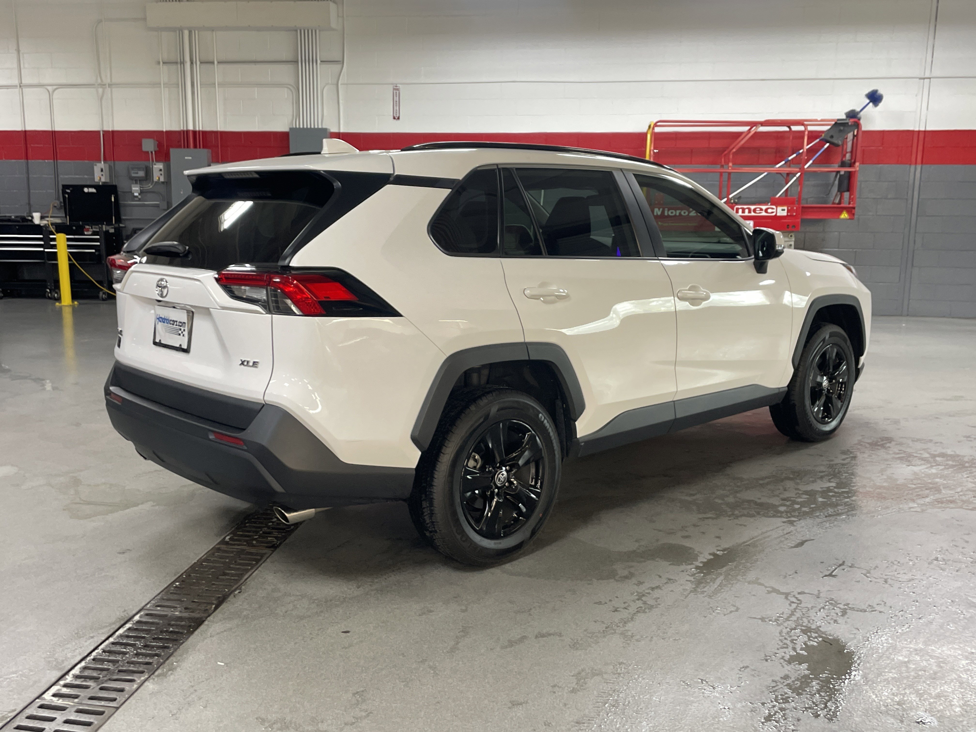 Used 2023 Toyota RAV4 XLE w/ Convenience Package FWD image 10