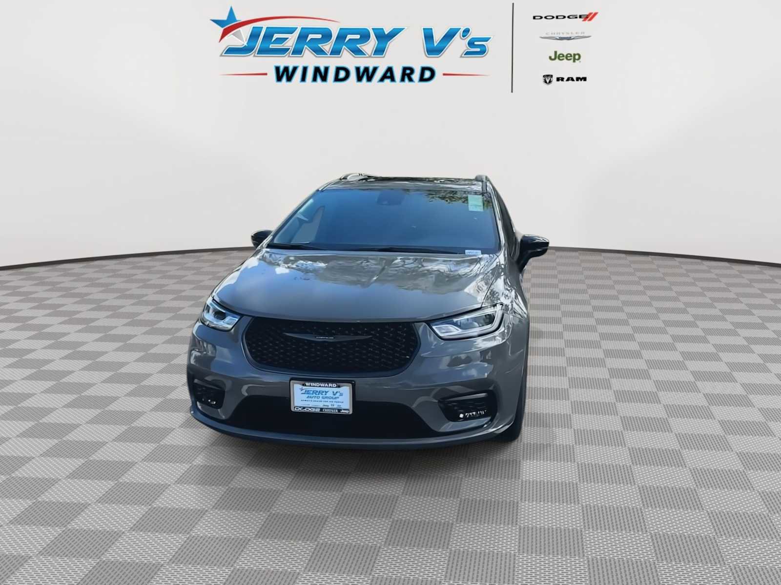 New 2025 Chrysler Pacifica Limited w/ Uconnect Theater Family Group image 3