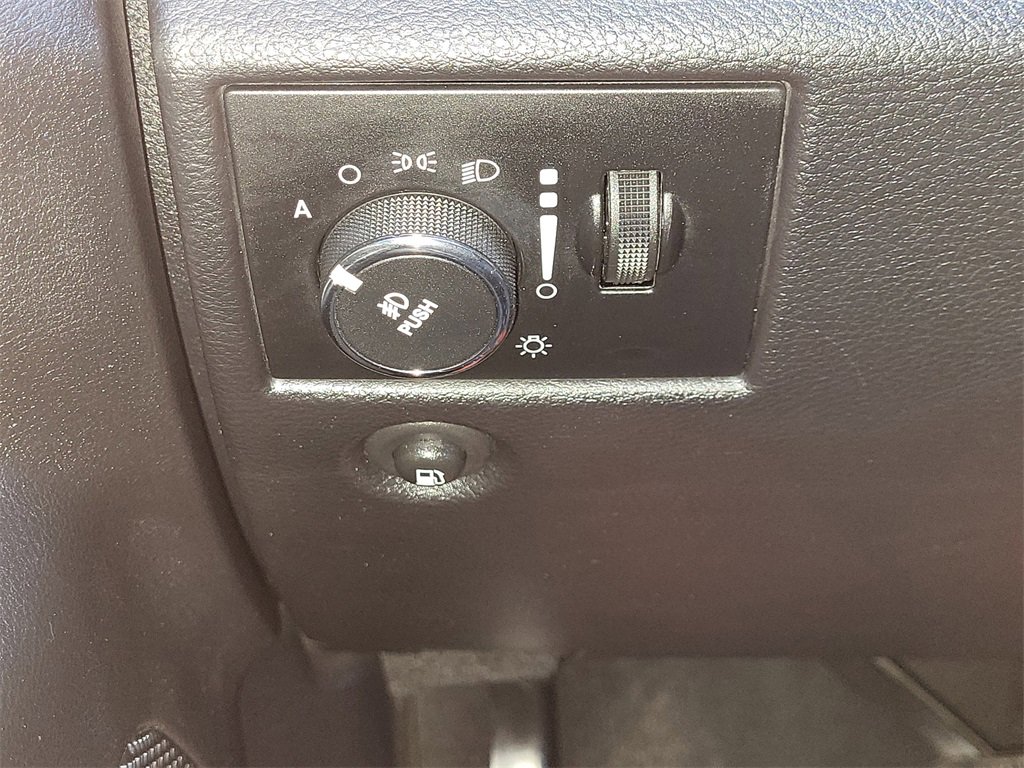 Used 2012 Jeep Grand Cherokee Laredo image 29