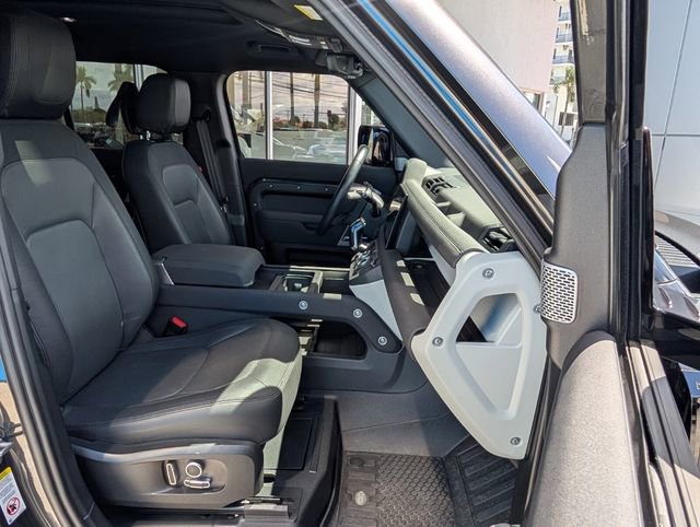 Used 2023 Land Rover Defender 130 X-Dynamic SE image 22