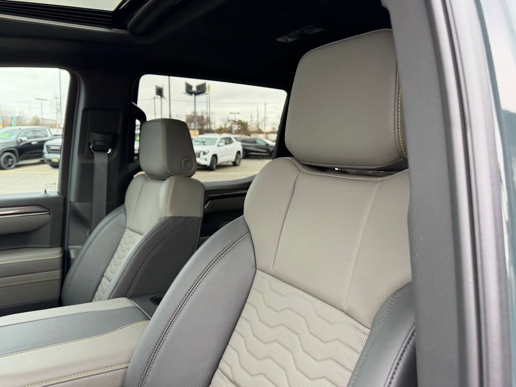 Used 2025 Chevrolet Silverado 1500 ZR2 w/ Technology Package image 14