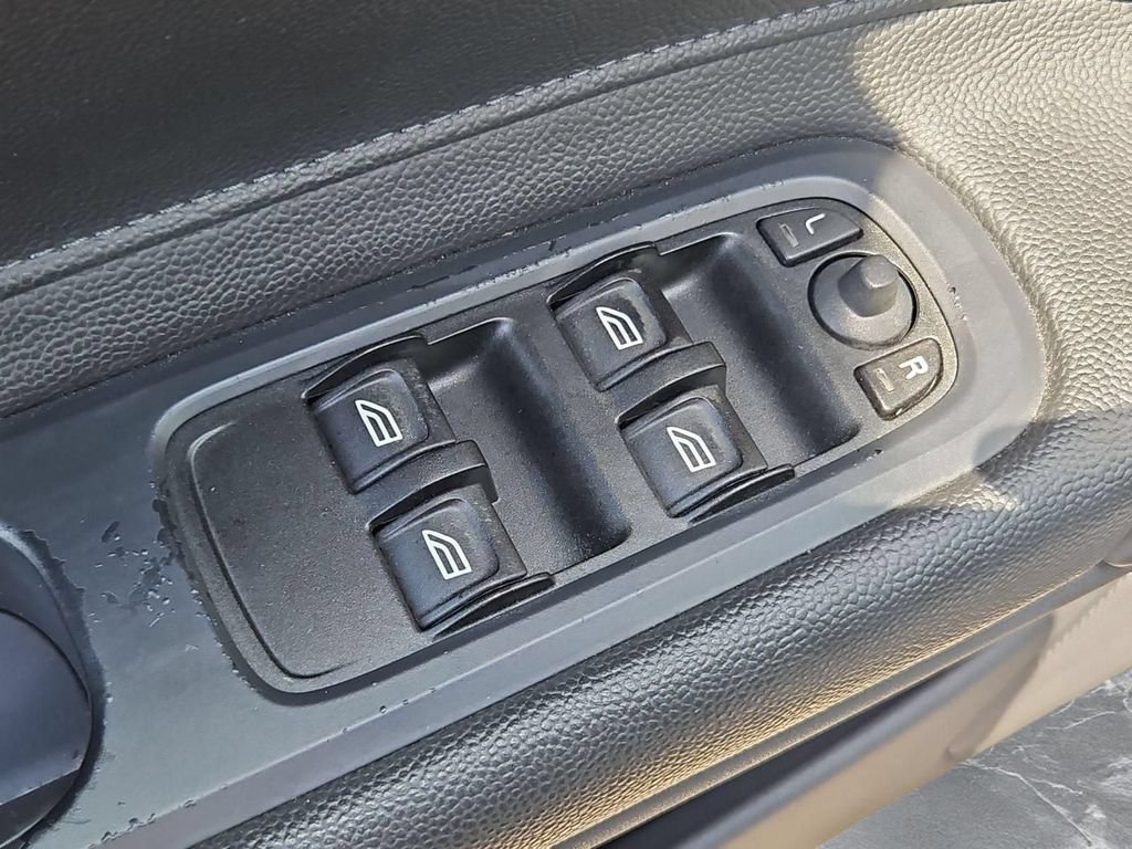 Used 2009 Volvo C70 T5 FWD image 15