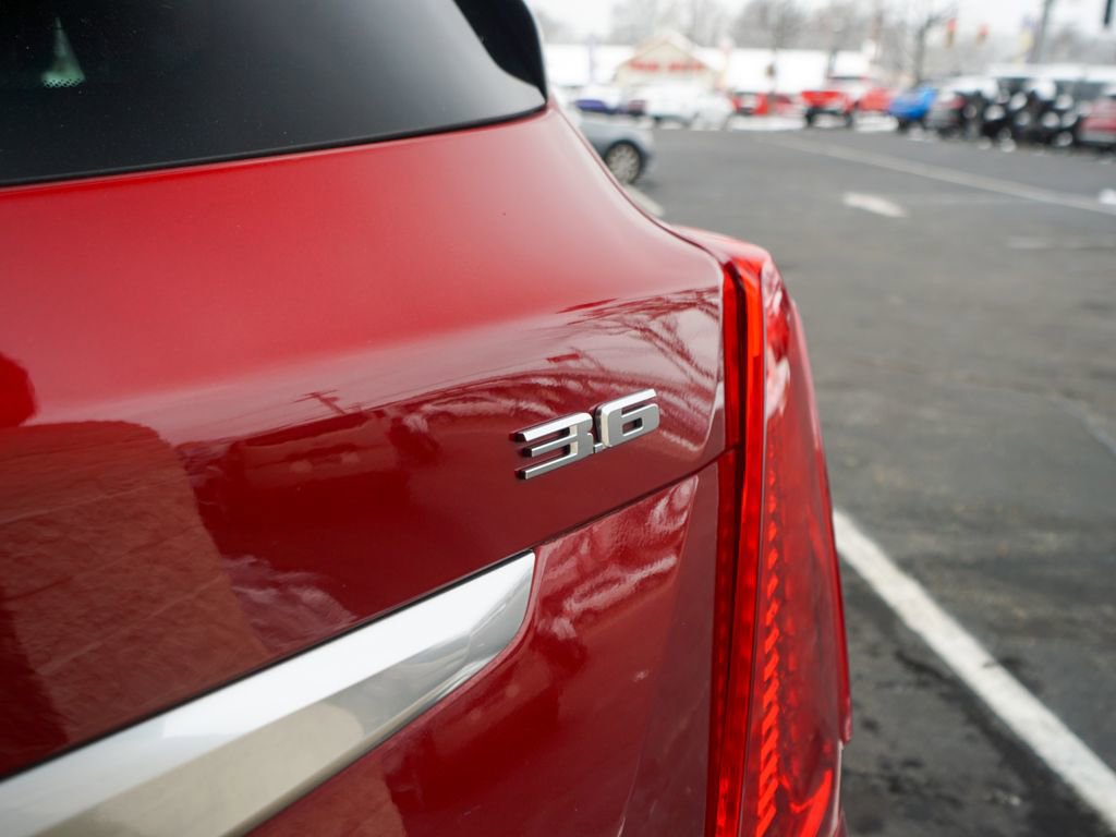 Used 2019 Cadillac XT5 FWD image 3