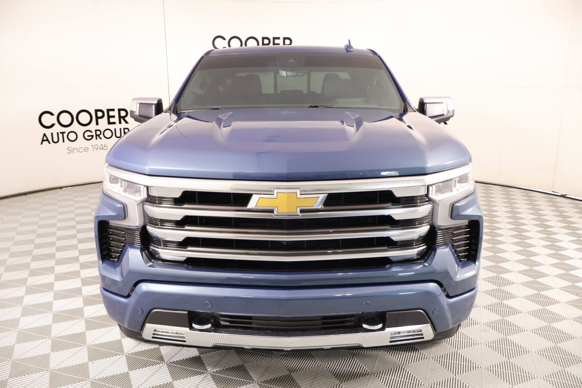 Used 2024 Chevrolet Silverado 1500 High Country w/ High Country Premium Package AWD/4WD image 10