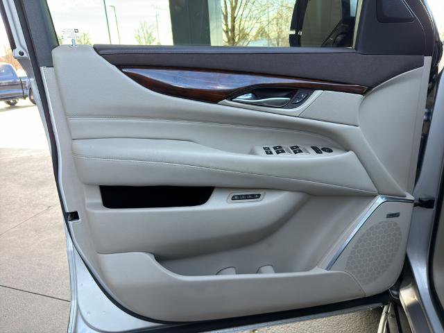 Used 2017 Cadillac Escalade Luxury image 16