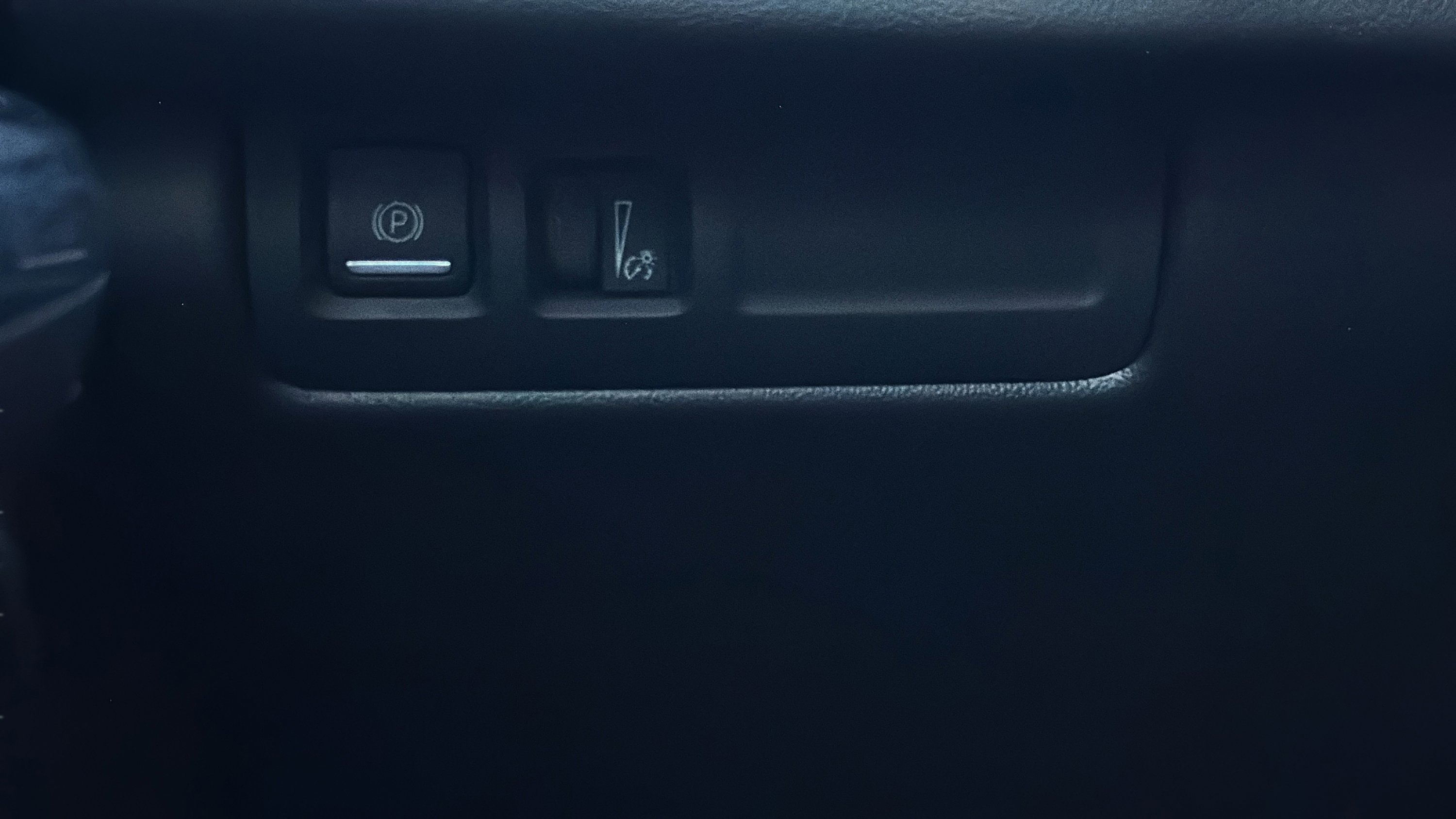 Used 2025 Cadillac XT4 Premium Luxury image 41