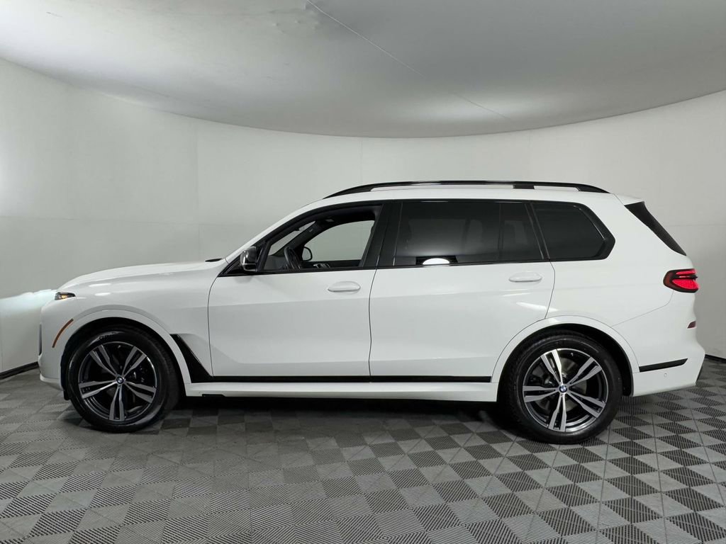 Used 2025 BMW X7 M60i w/ Climate Comfort Package AWD/4WD image 11