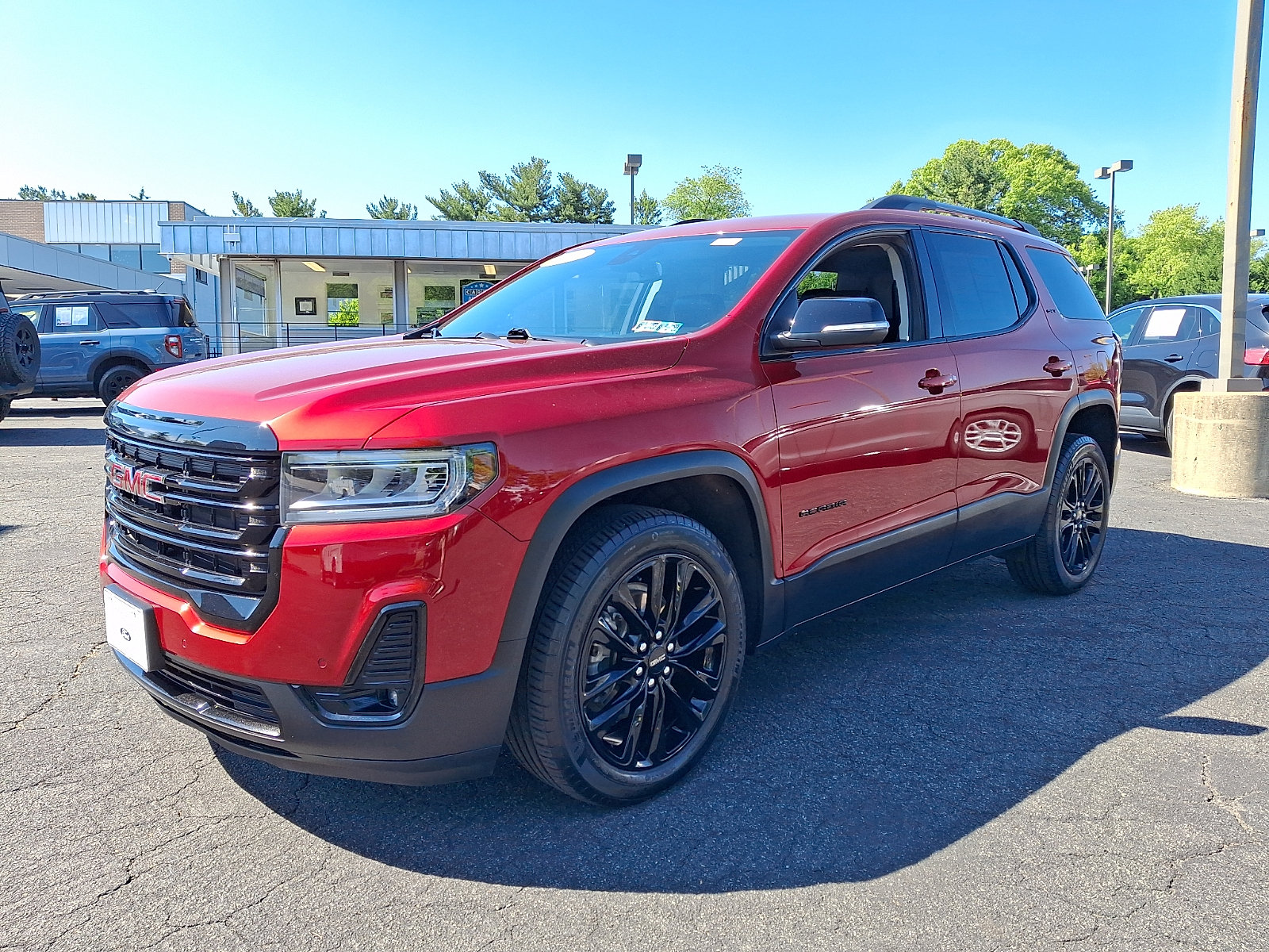 Used 2023 GMC Acadia SLT w/ Elevation Edition AWD/4WD image 3