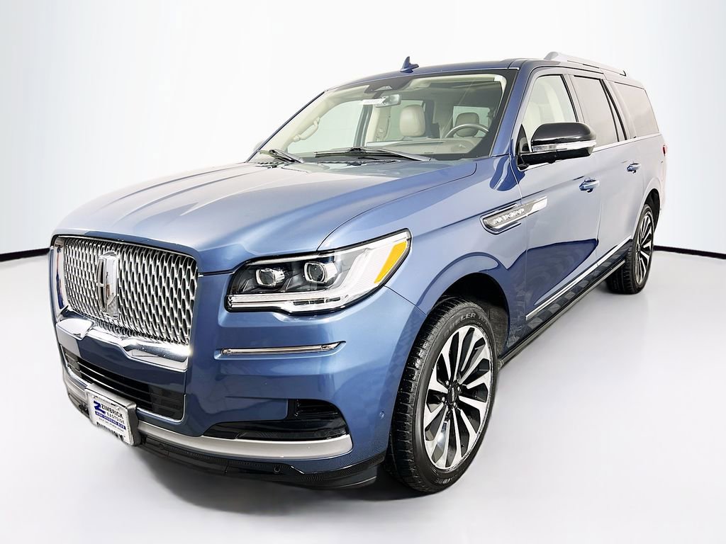 Used 2022 Lincoln Navigator L Reserve image 3