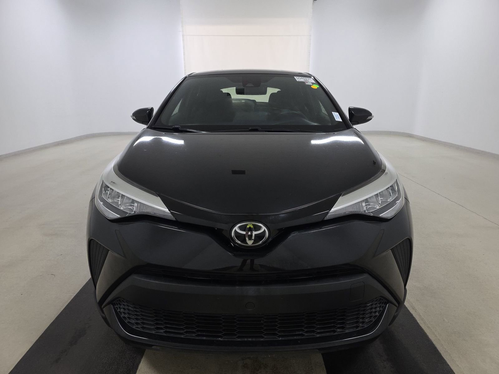 Used 2021 Toyota C-HR XLE image 2