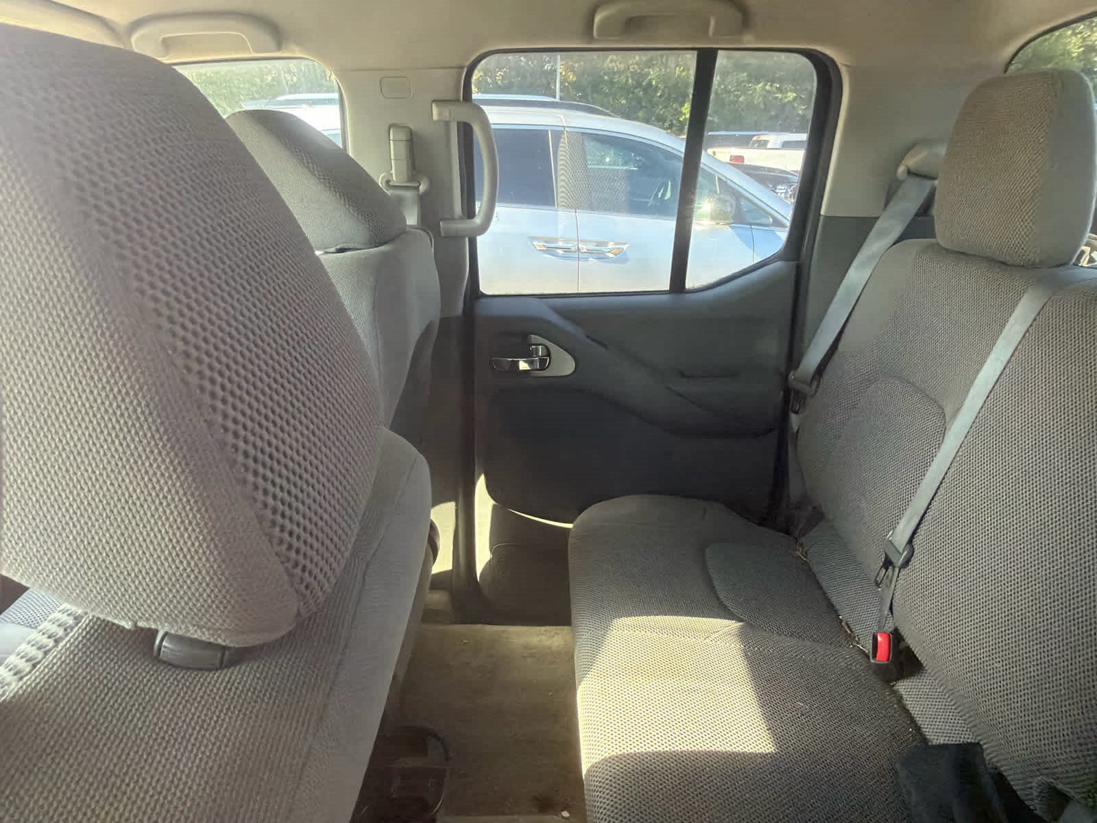 Used 2012 Nissan Frontier SV w/ SV Premium Utility Pkg AWD/4WD image 10