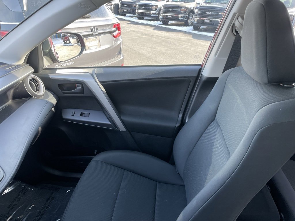 Used 2018 Toyota RAV4 LE image 16