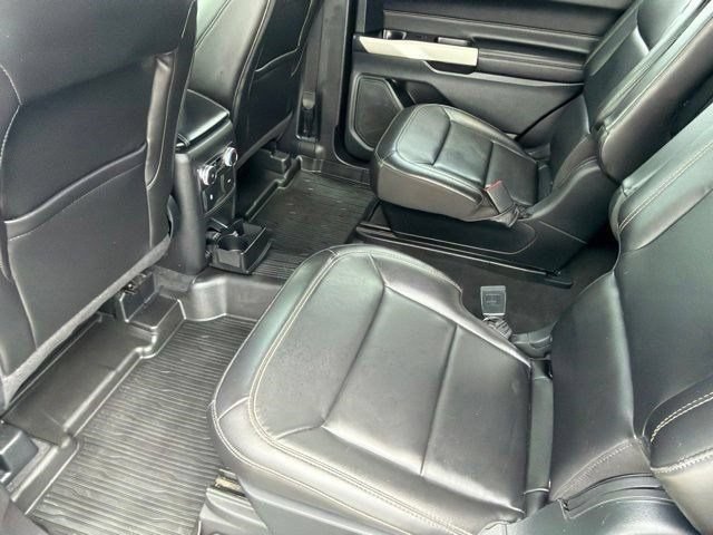 Used 2022 Ford Explorer XLT w/ Equipment Group 202A AWD/4WD image 32