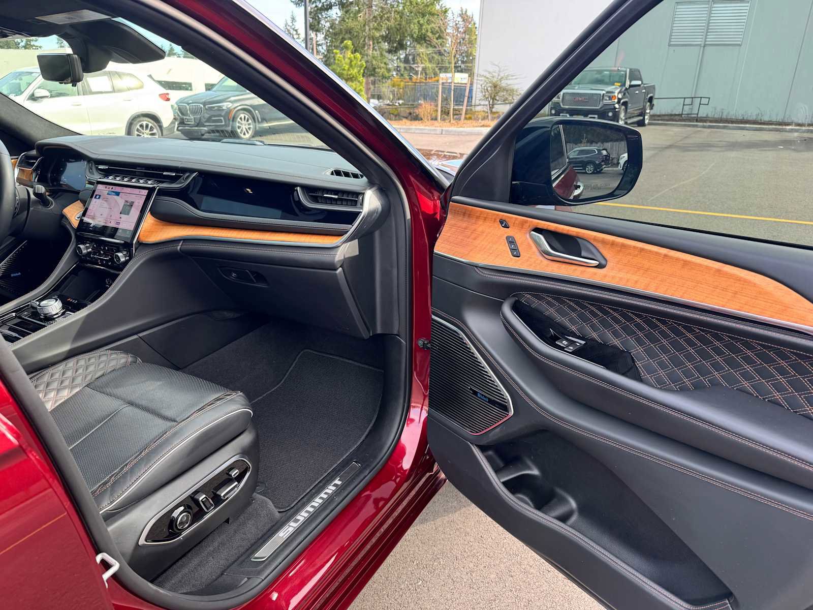 Used 2022 Jeep Grand Cherokee Summit image 10