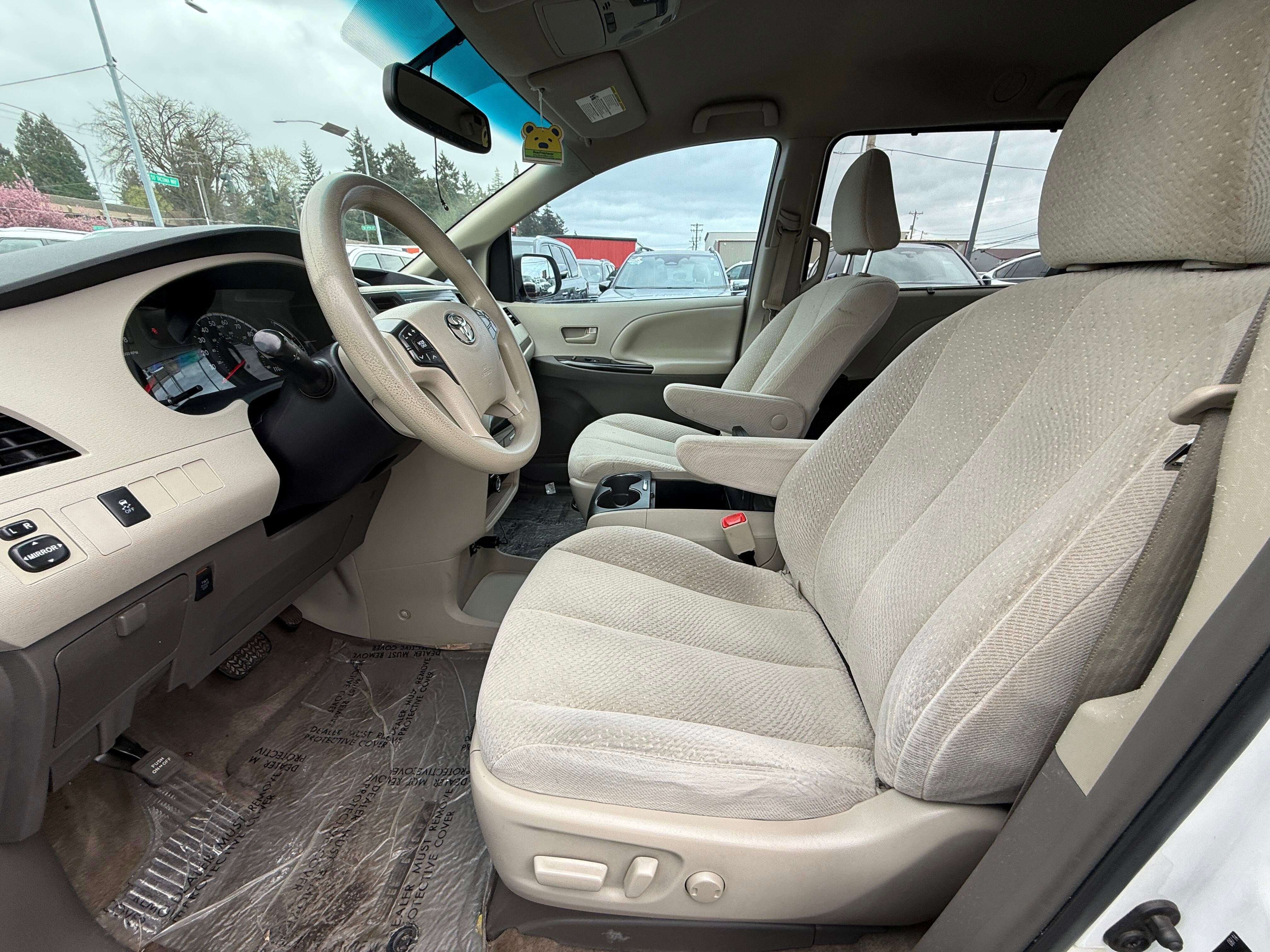 Used 2014 Toyota Sienna LE FWD image 5