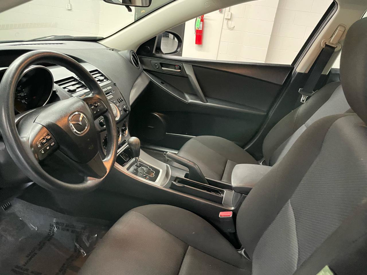 Used 2011 MAZDA MAZDA3 i Touring FWD image 11