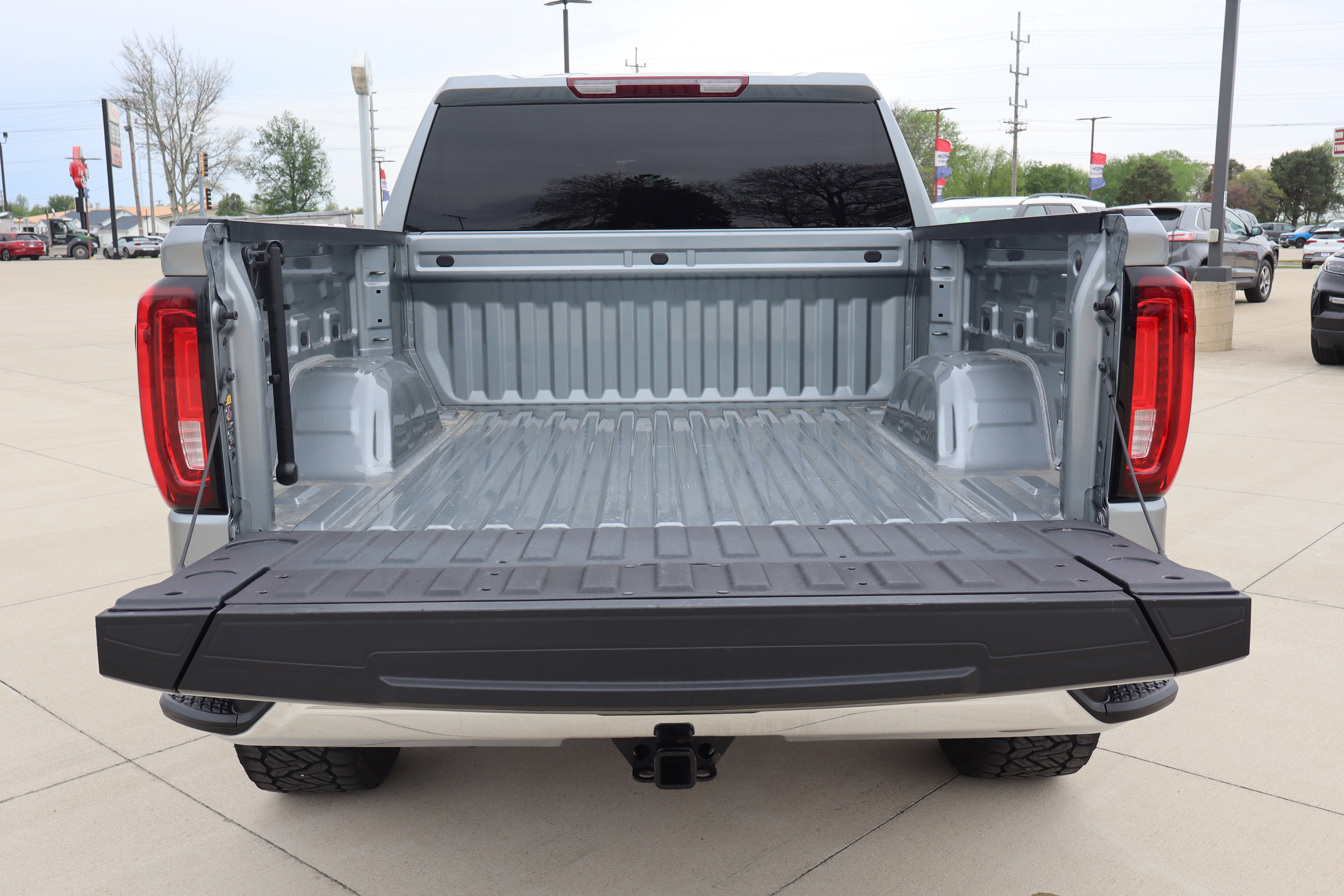 Used 2024 GMC Sierra 1500 SLT w/ SLT Convenience Package image 24