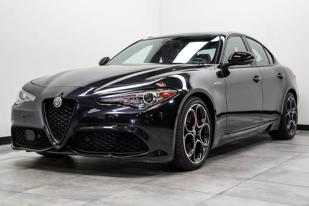 Used 2023 Alfa Romeo Giulia Veloce RWD image 7