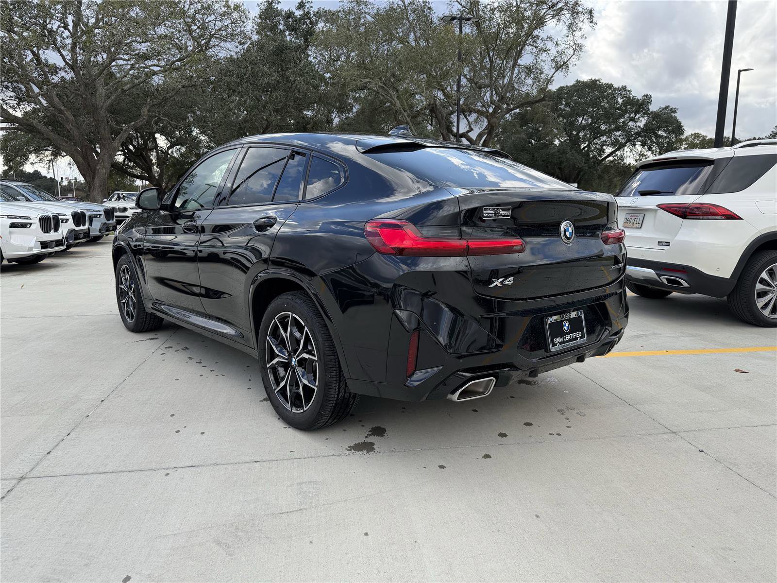 Certified 2025 BMW X4 xDrive30i image 3
