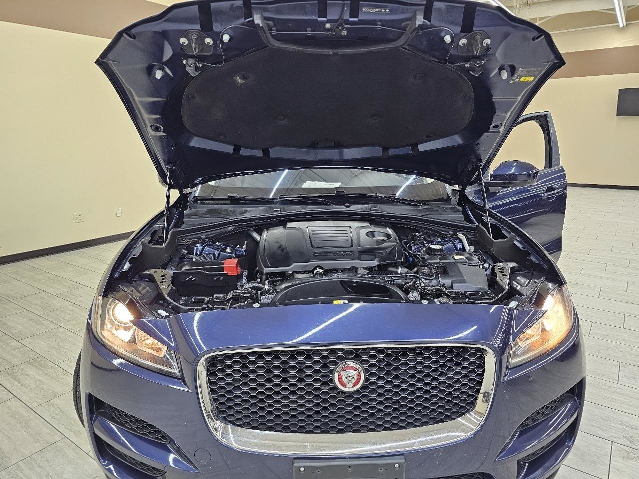 Used 2018 Jaguar F-PACE Premium AWD/4WD image 45