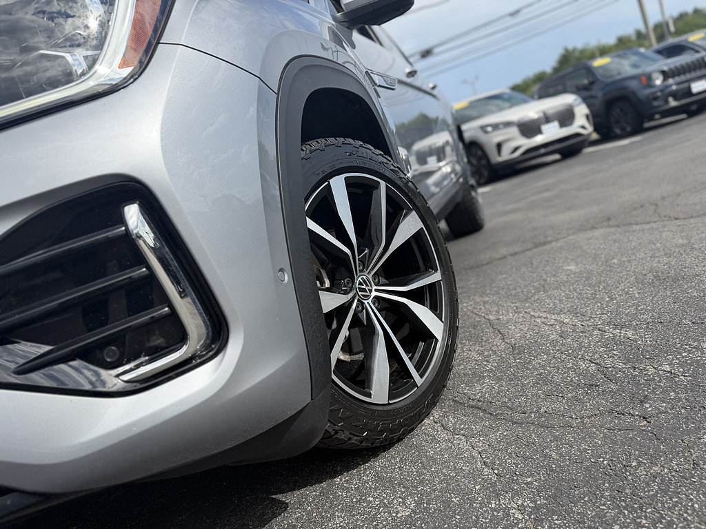 Used 2024 Volkswagen Atlas SEL Premium R-Line AWD/4WD image 2