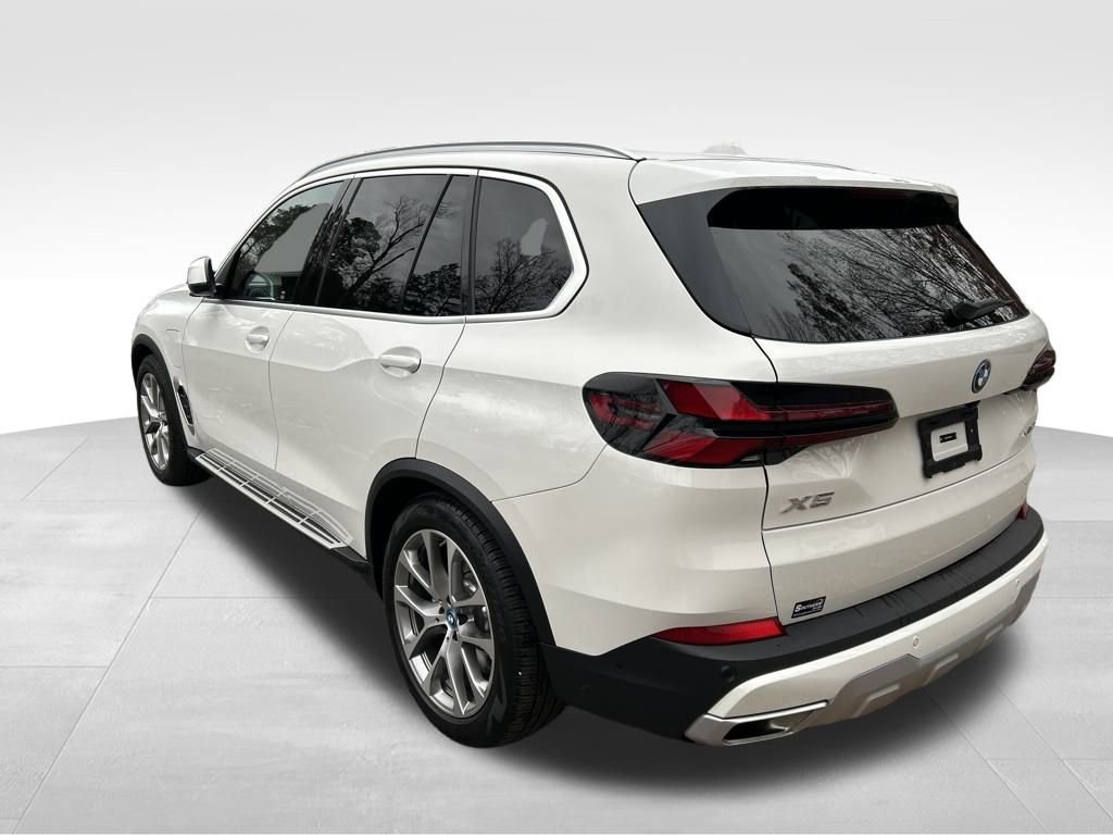 Used 2025 BMW X5 xDrive50e image 3
