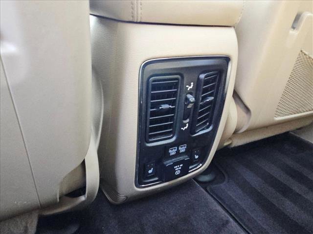 Used 2016 Jeep Grand Cherokee Limited w/ Luxury Group II image 18