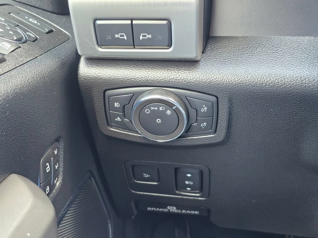Used 2021 Ford F350 Platinum w/ Tremor Off-Road Package AWD/4WD image 30