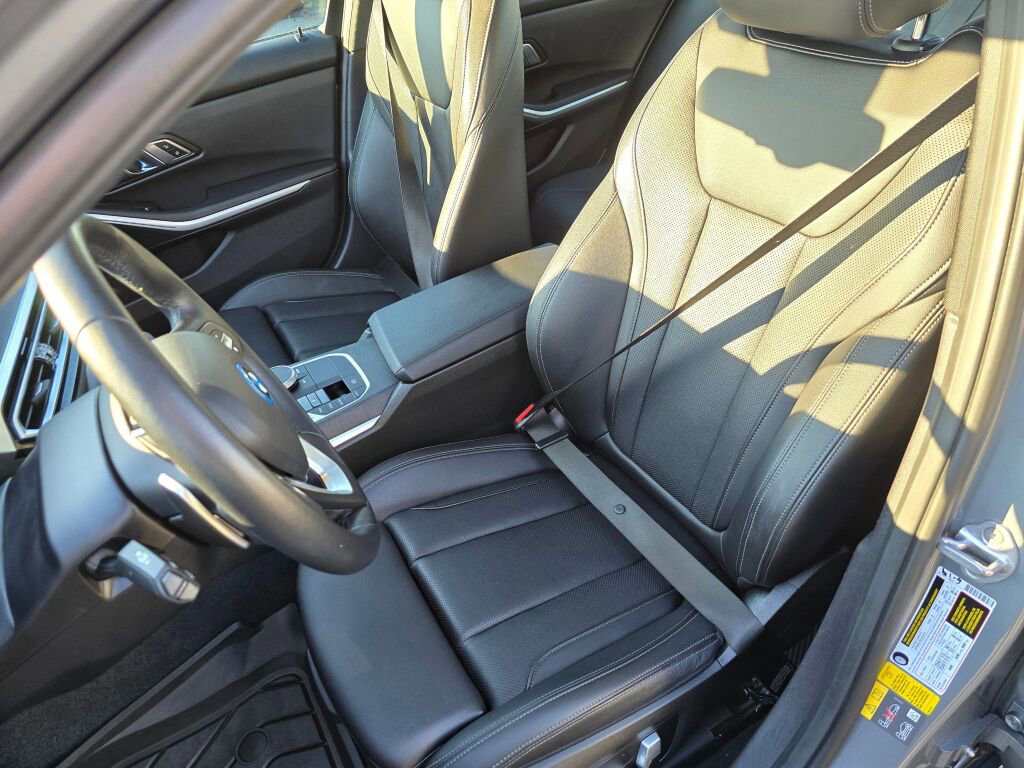 Used 2023 BMW 330e w/ Premium Package image 17