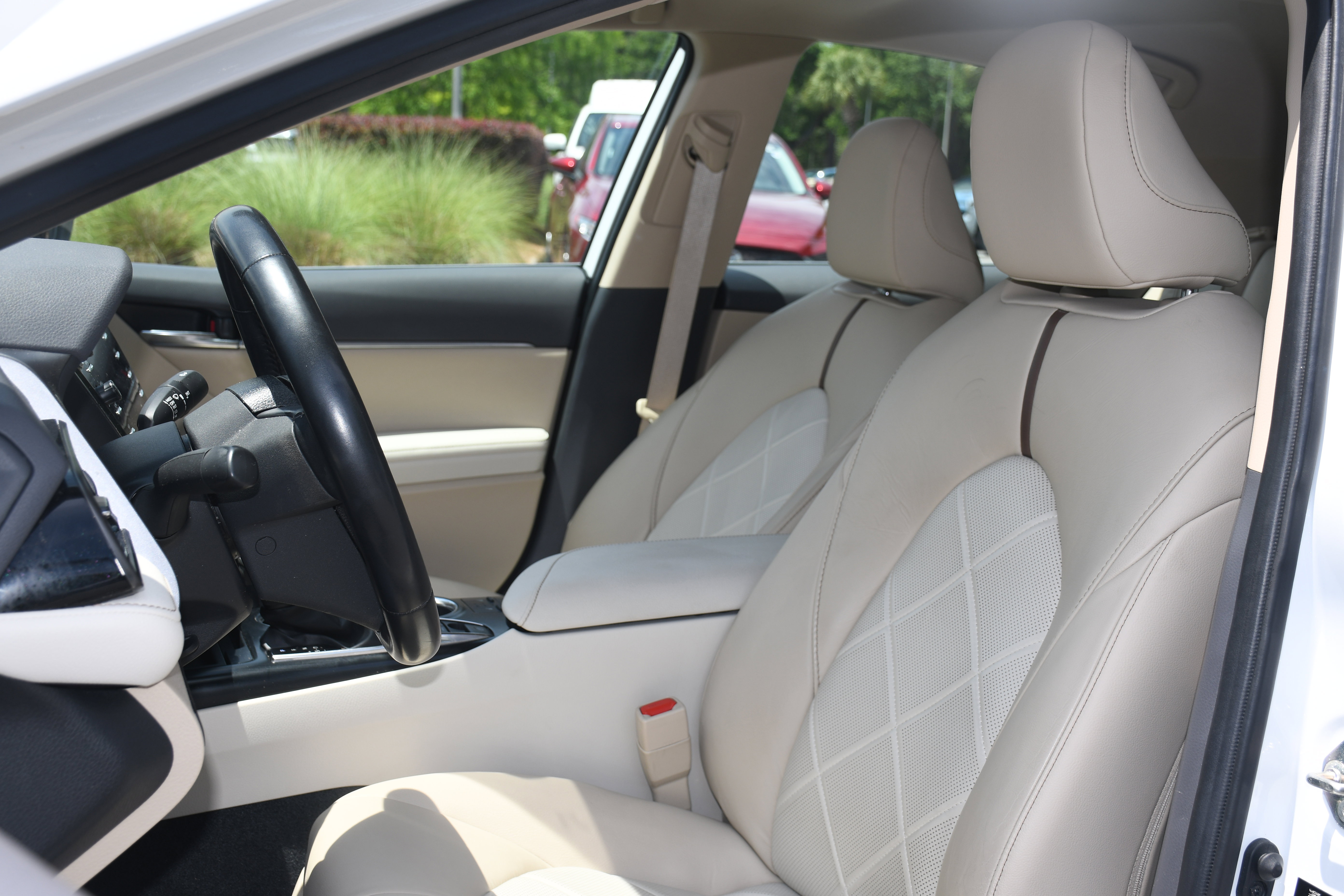 Used 2019 Toyota Camry XLE FWD image 11