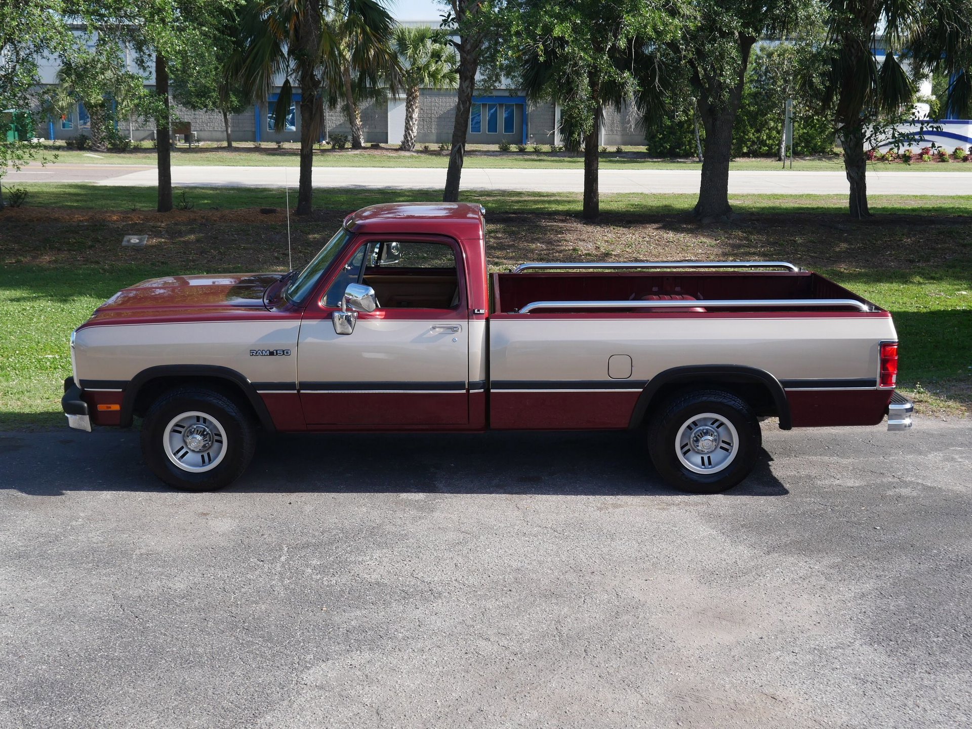 Used 1992 Dodge D/W Truck 150 RWD image 14