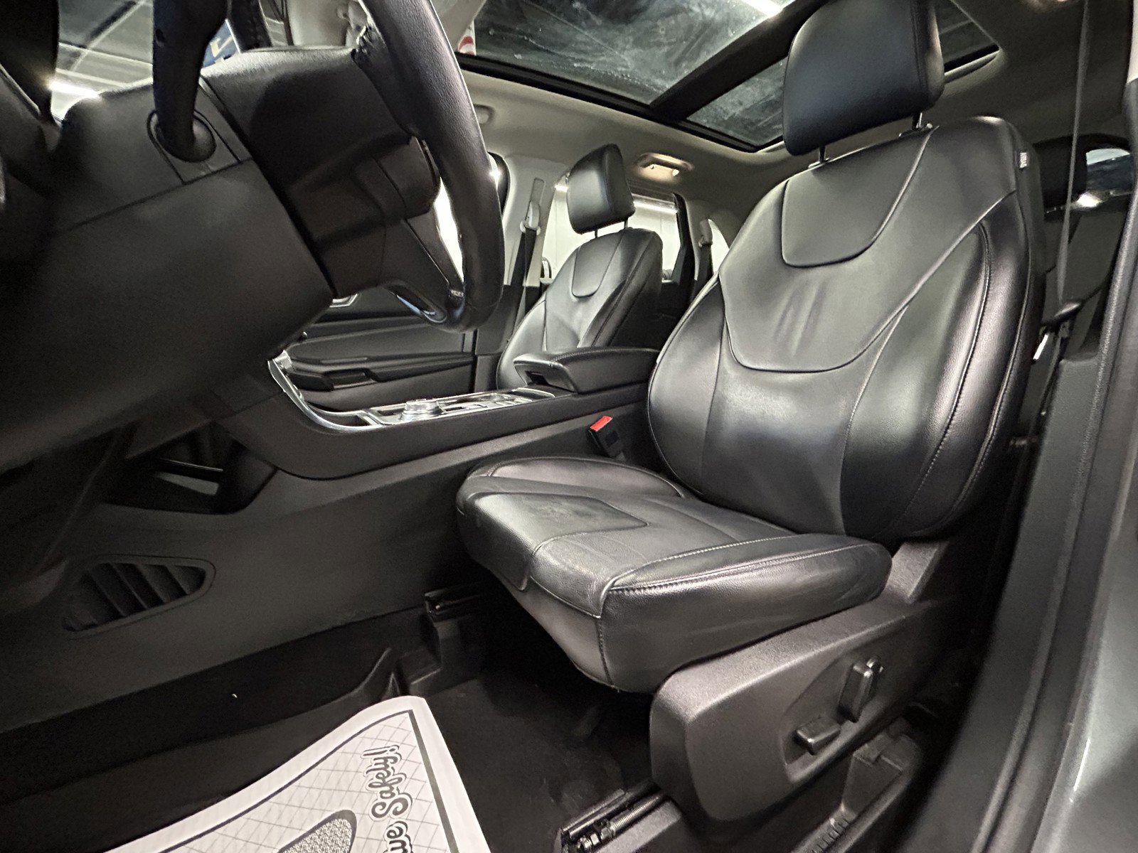 Used 2022 Ford Edge Titanium image 12