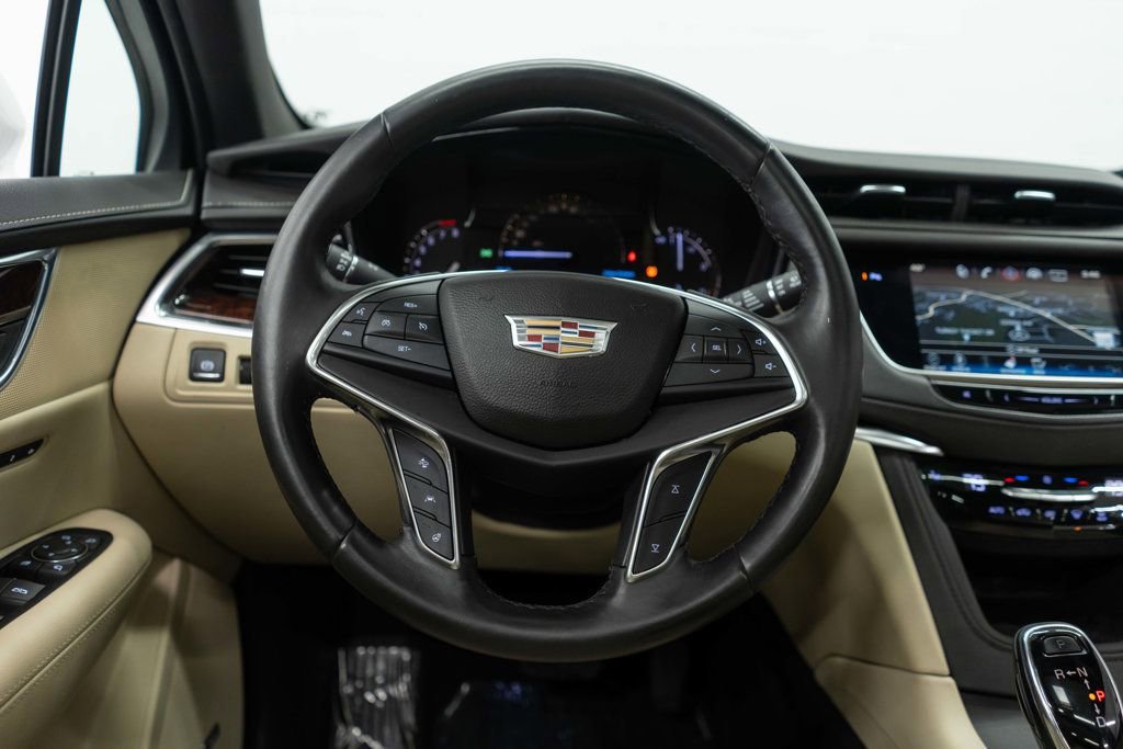 Used 2017 Cadillac XT5 Luxury w/ Driver Awareness Package AWD/4WD image 16