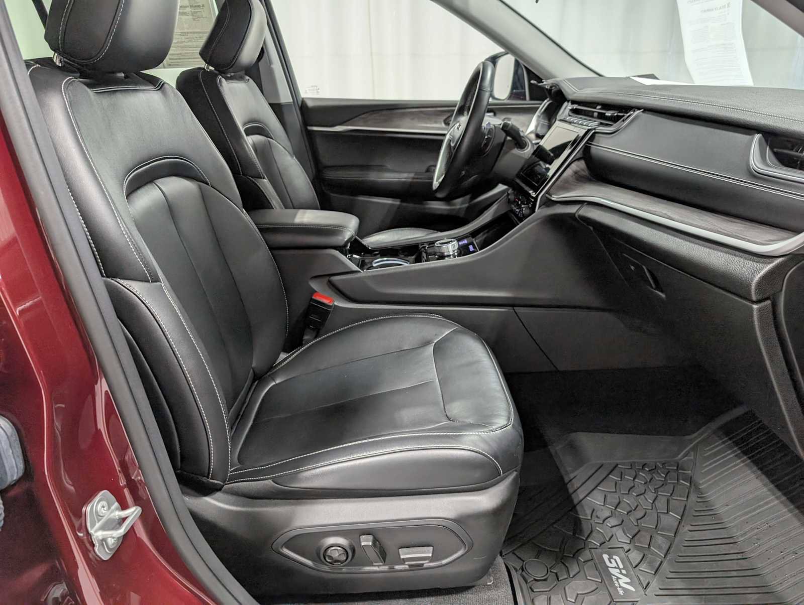 Used 2022 Jeep Grand Cherokee Limited image 40