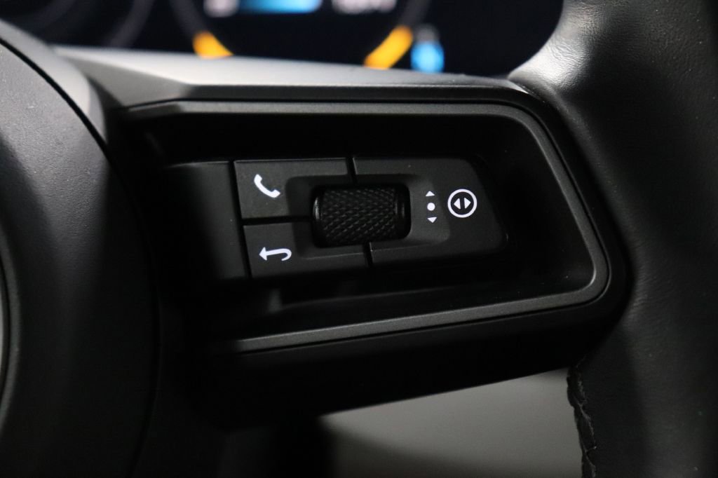 Used 2020 Porsche Taycan 4S image 13