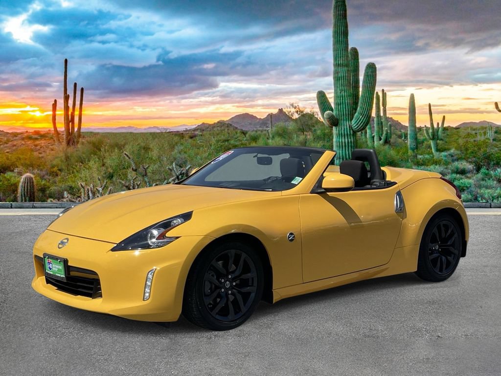 Used 2018 Nissan 370Z Roadster RWD image 7