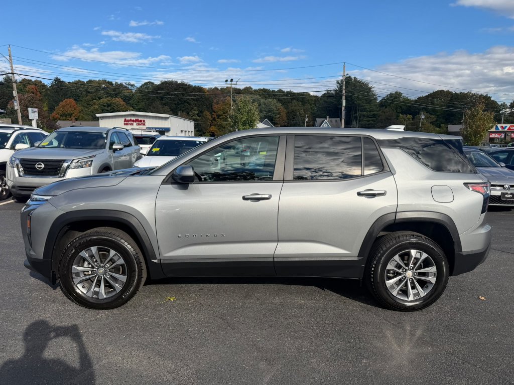 Used 2026 Chevrolet Equinox LT AWD/4WD image 2