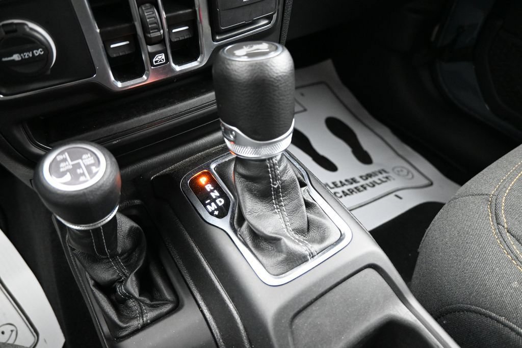 Used 2025 Jeep Wrangler Unlimited Sahara AWD/4WD image 22