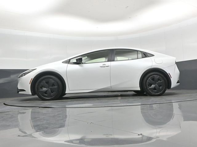 Used 2025 Toyota Prius LE FWD image 43