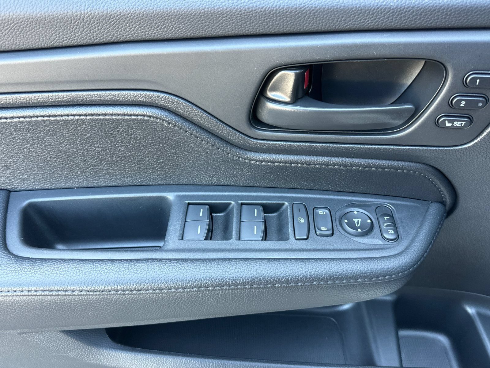 Used 2025 Honda Odyssey Sport-L image 11