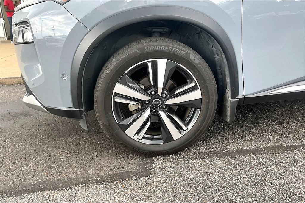 Used 2022 Nissan Rogue Platinum w/ Head-Up Display Package FWD image 4