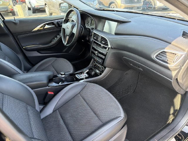 Used 2018 INFINITI QX30 AWD image 15
