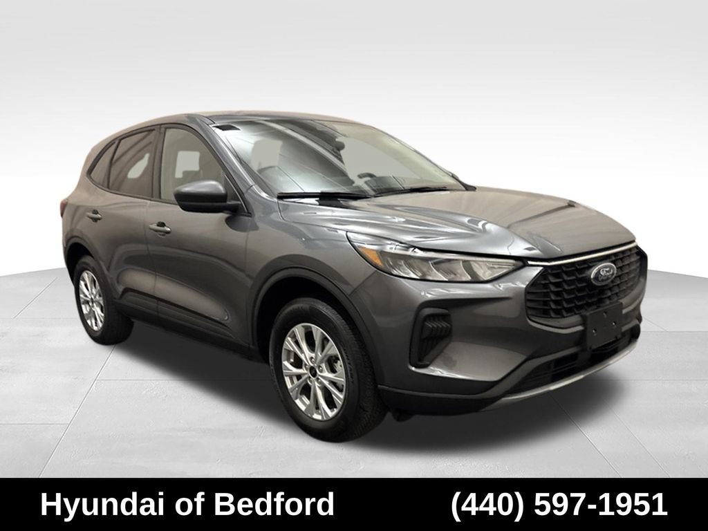Used 2025 Ford Escape Active AWD/4WD image 3