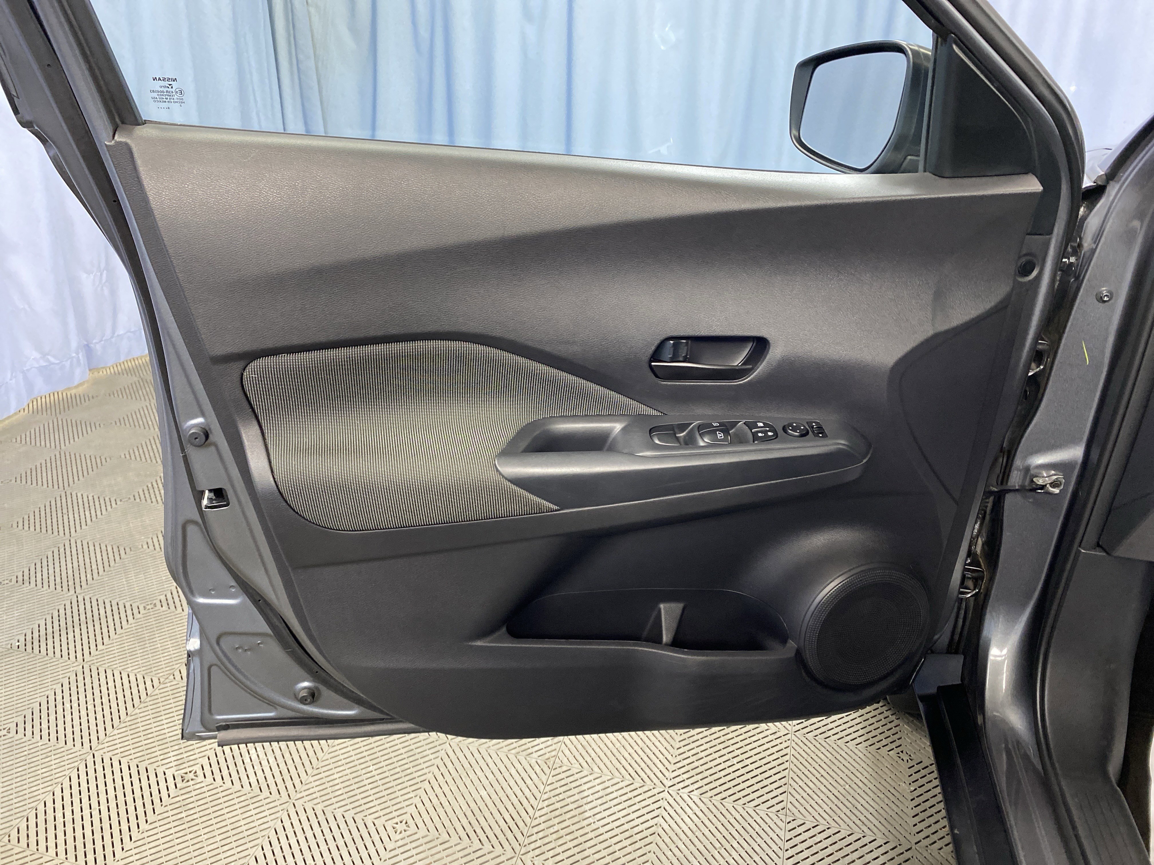 Used 2018 Nissan Kicks S image 11