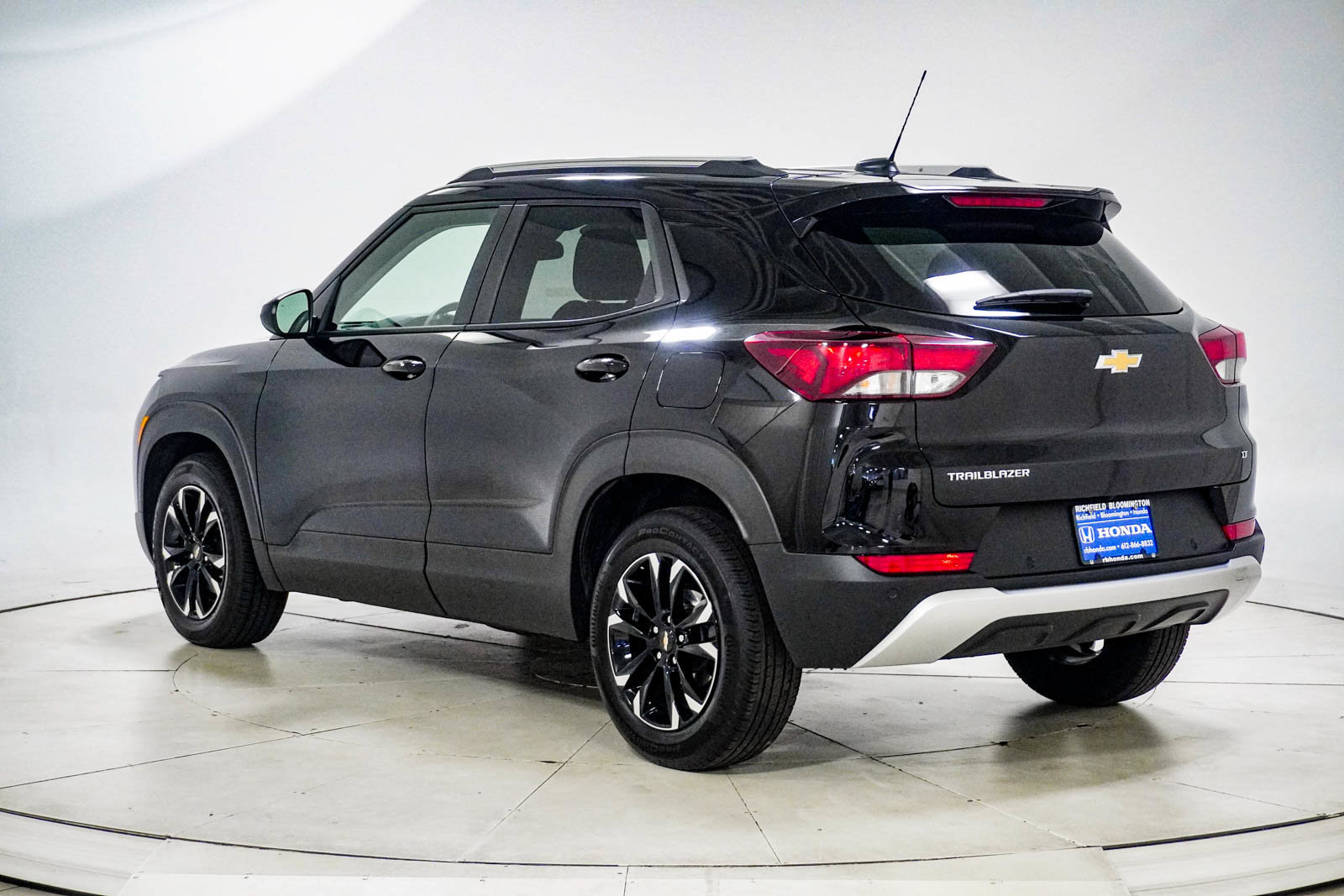 Used 2022 Chevrolet TrailBlazer LT w/ Convenience Package FWD image 5