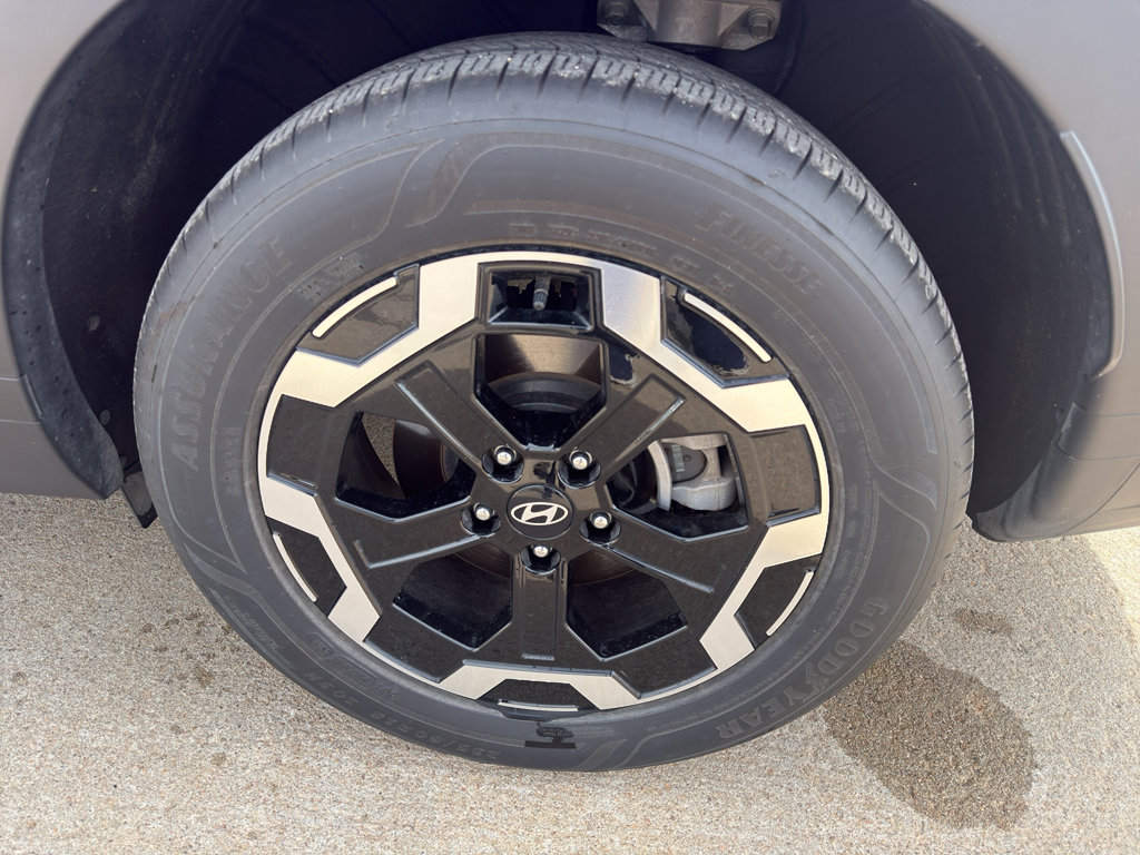 Used 2025 Hyundai Santa Fe SEL FWD image 11