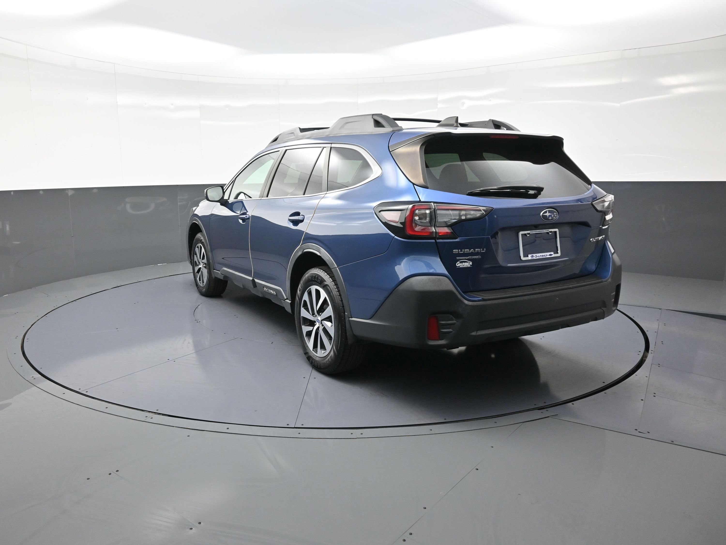 Used 2020 Subaru Outback Premium image 5